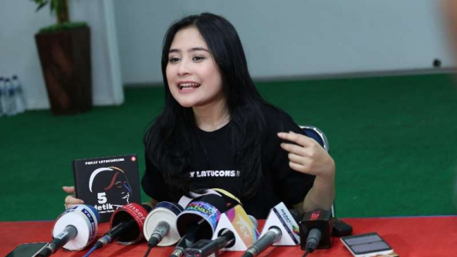  Prilly Latuconsina.