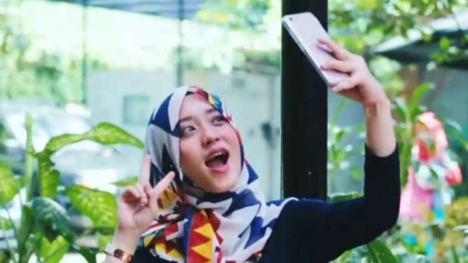 Selfie menggunakan Vivo V5 Plus