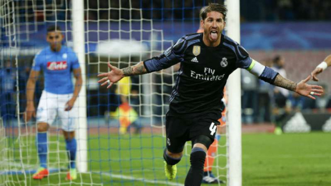 Sergio Ramos merayakan gol ke gawang Napoli
