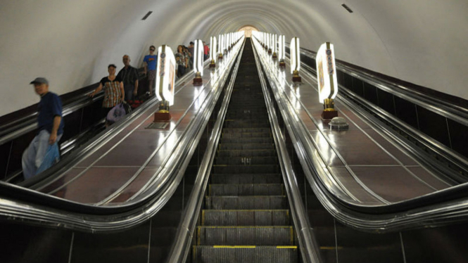 The Arsenalna di Kiev Metro Sviatoshynsko-Brovarska Line.
