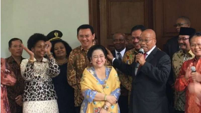 Presiden Jacob Zuma saat bertamu ke rumah Megawati Soekarnoputri di Menteng, Jakarta, 8 Maret 2017. 