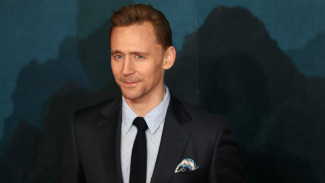 Patung Aktor 'Kong: Skull Island' Ini Supermirip Aslinya