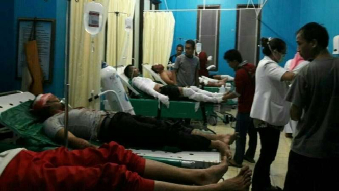 Delapan karyawan SPBU di Jalan Jenderal Sudirman Kabupaten Maros yang terkena ledakan tangki penyimpanan bahan bakar, Selasa malam (7/3/2017)