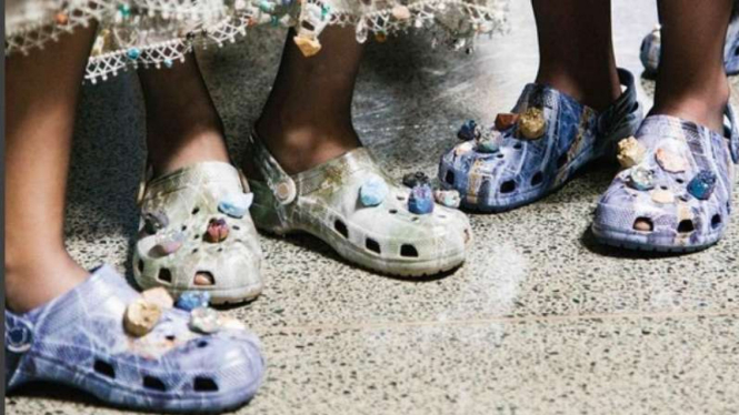 Sepatu Crocs Christopher Kane 