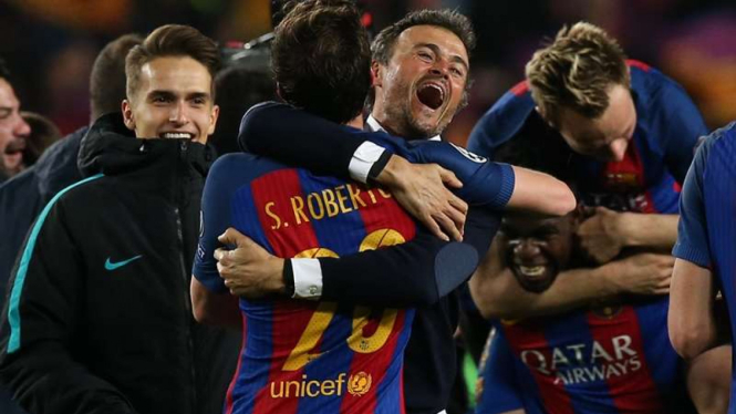 Pelatih Barcelona, Luis Enrique merayakan kemenangan atas PSG