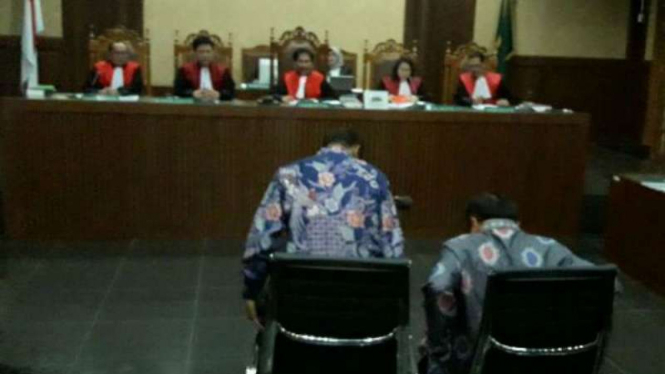 Sidang dakwaan kasus korupsi e-KTP dengan terdakwa Irman dan Sugiharto