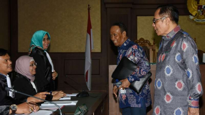 Jaksa Penuntut Umum KPK dan terdakwa kasus korupsi proyek e-KTP dalam sidang di Pengadilan Tipikor Jakarta. 