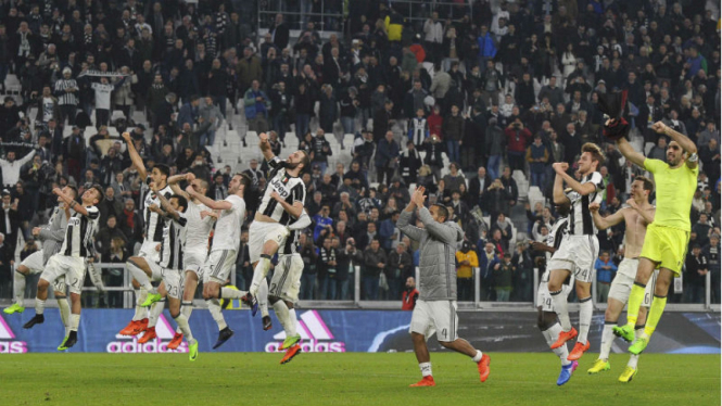 Para pemain Juventus merayakan kemenangan atas AC Milan