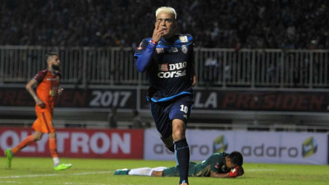 Selebrasi Cristian Gonzales di final Piala Presiden.