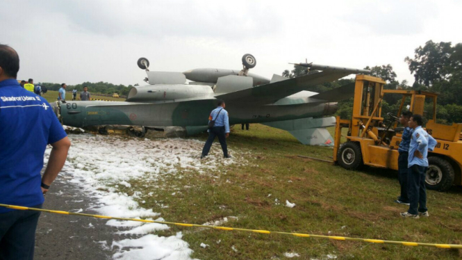 Pesawat TNI AU tergelincir.