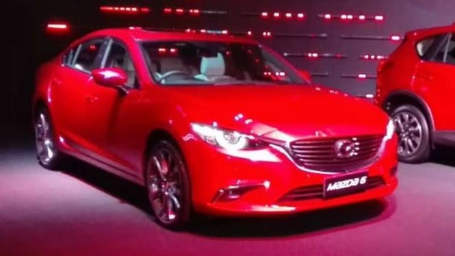 Mobil Mazda warna merah lebih mahal