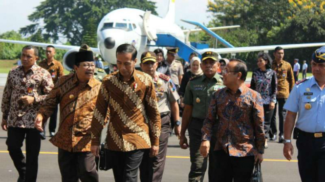 Presiden Joko Widodo tiba di Lanud Abdul Rachman Saleh di Malang, Jawa Timur, pada Rabu, 15 Maret 2017.