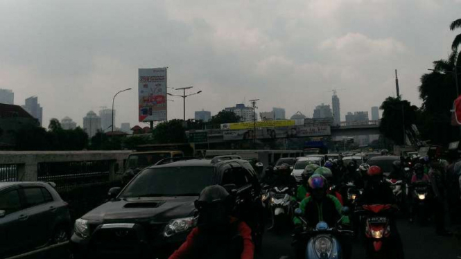 Kemacetan di depan gedung DPR