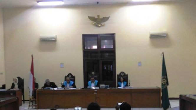Hakim PTUN kabulkan gugatan nelayan melawan Pemprov DKI Jakarta soal reklamasi Pulau K di Teluk Jakarta.