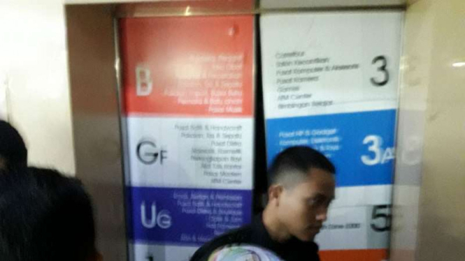 Lift jatuh di Blok M Square, Jakarta  Selatan, Jumat, 17 Maret 2017.