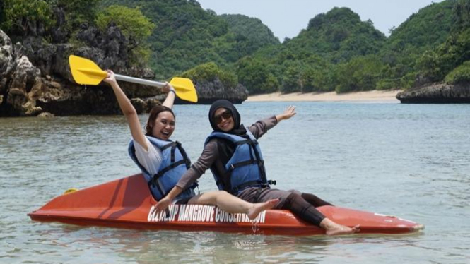 Pantai Gatra Wisata Murah Meriah Di Malang Viva