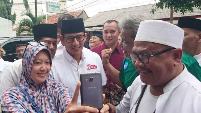 Sandiaga Uno berkunjung ke Yayasan An Najah, Petukangan Selatan.