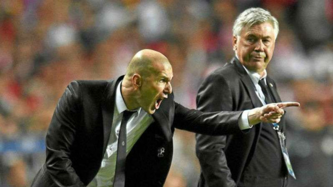Zinedine Zidane (kiri) dan Carlo Ancelotti