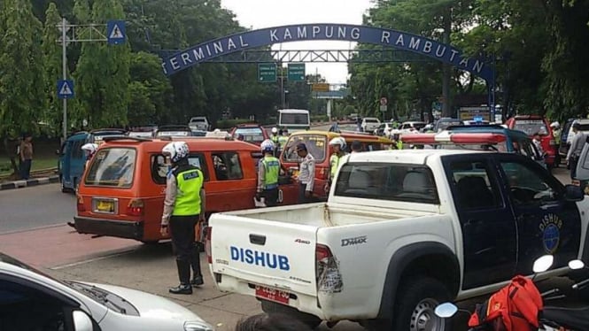 Operasi Lantas Jaya 2017 yang digelar di Terminal Kampung Rambutan, Jakarta Timur, Senin, 20 Maret 2017.