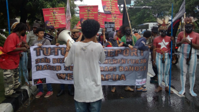 Demo Freeport di kawasan Kuningan, Jakarta Selatan