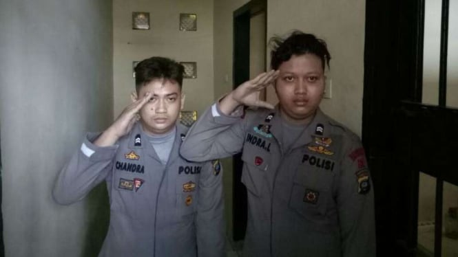 Dua polisi gadungan ditangkap aparat Brimob Polda Sumatera Utara di Medan pada Senin, 20 Maret 2017.