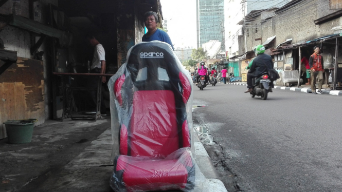Jok mobil karya pengrajin Jalan Kebon Sirih.