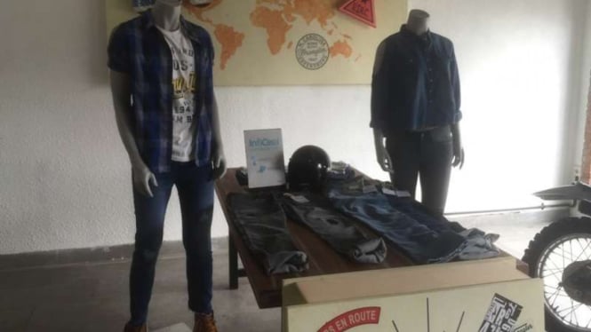 Jeans traveling dari Wrangler