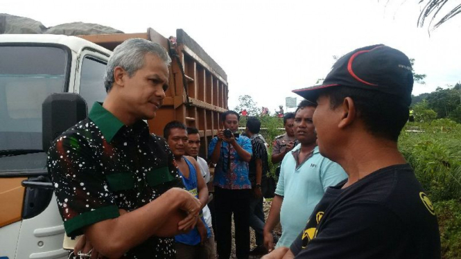 Gubernur Jateng Ganjar Pranowo sidak tambang ilegal di Batang, Rabu (22/3/2017).