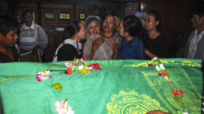 Pemakaman Patmi, peserta aksi protes pendirian pabrik semen di Rembang. 