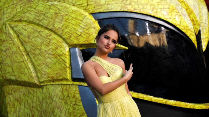 Becky G sebagai Power Ranger Kuning