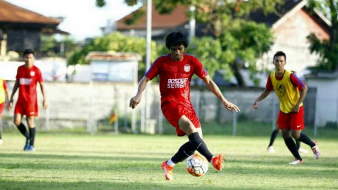 Pemain PSM Makassar, Syamsul Bachri Chaeruddin dalam sesi latihan