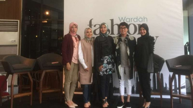 Barli Asmara dan Dian Pelangi kolaborasi bikin baju muslim pria