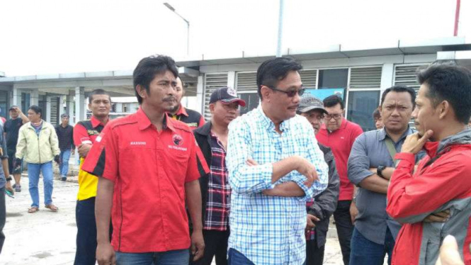 Calon wakil gubernur DKI Djarot Saiful Hidayat mengunjungi Muara Angke