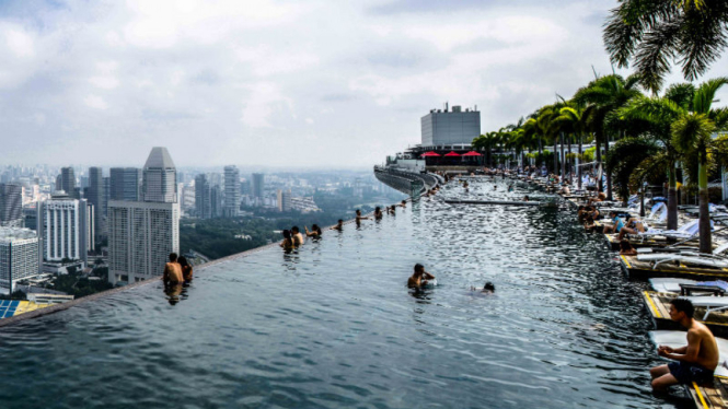 Infinity pool di  Marina Bay Sands, Singapura.