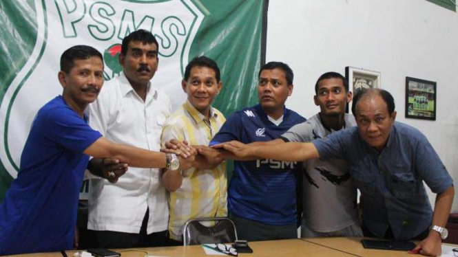 Pelatih Persib Bandung, Djadjang Nurdjaman dan pelatih PSMS, Mahruzar Nasution