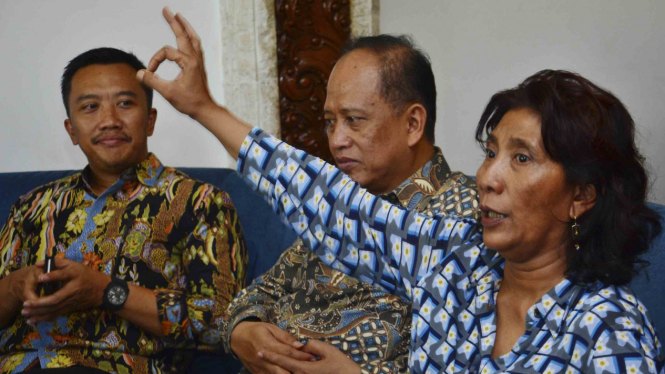 Menteri KKP Susi Pudjiastuti (kanan).