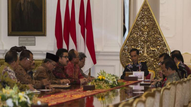 Presiden Joko Widodo (tengah) menerima Pengurus Pusat Ikatan Hakim Indonesia 