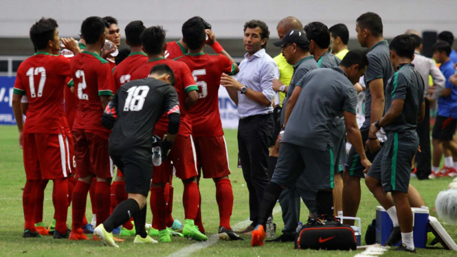 Timnas Indonesia bersama pelatih Luis Milla 