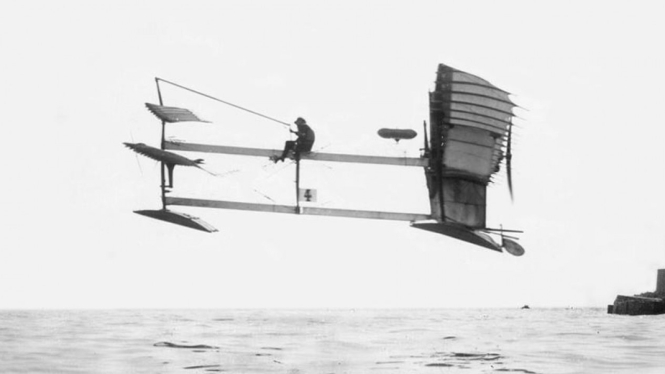 Pesawat terbang air terbang pertama pada 1910
