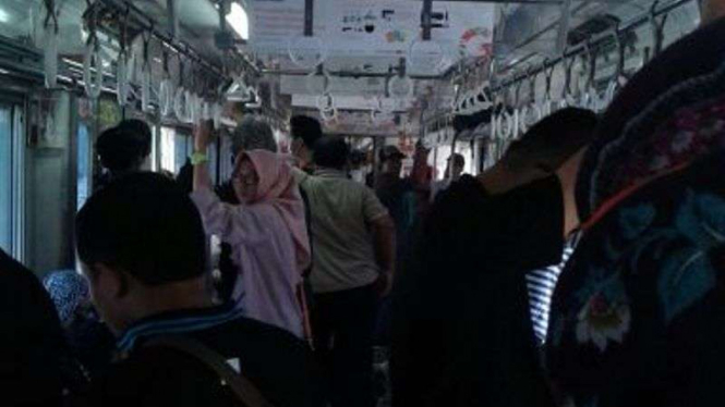 KRL Bogor menuju Manggarai mengalami gangguan, Selasa (28/3/2017)