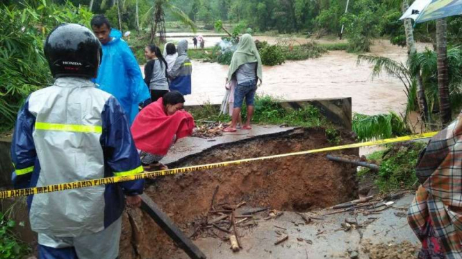 Banjir genangi Kabupaten Solok, Sumatera Barat, Selasa  (28/3/2017).