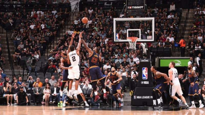 Pertandingan NBA antara San Antionio Spurs melawan Cleveland Cavaliers