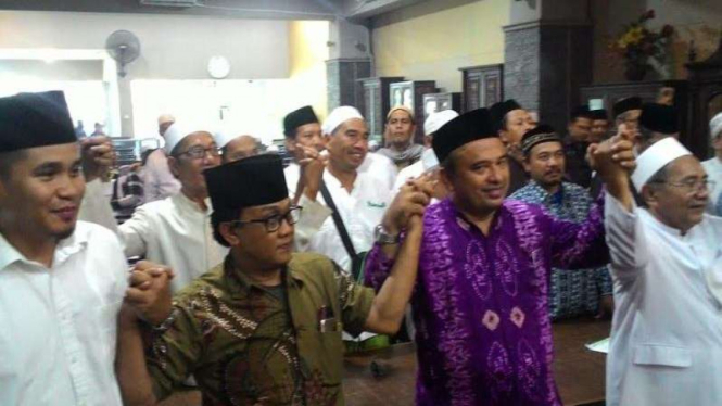 Kyai Jawa Timur yang menyampaikan dukungan untuk Khofifah Indar Parawansa agar maju sebagai bakal calon gubernur di Pemilihan Kepala Daerah Jawa Timur 2018. 