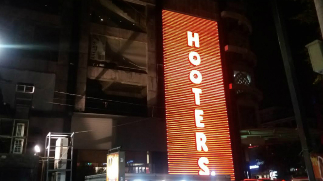 Restoran Hooters di Jakarta.