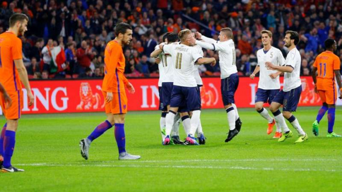 Selebrasi gol para pemain Italia kontra Belanda.