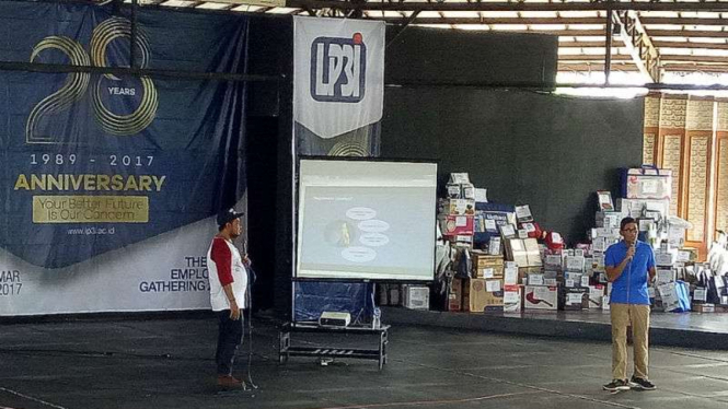 Sandiaga Uno memberi kuliah umum pada tasyakuran ke-28 kampus LP3I. 