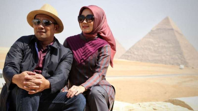 Gaya liburan Ridwan Kamil dan istri di Mesir. 