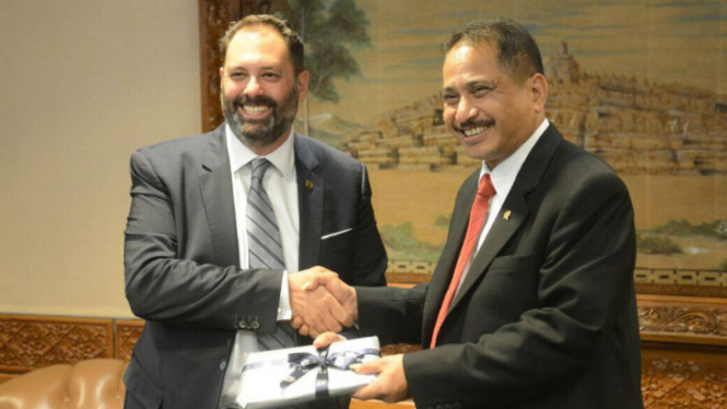 Menteri Pariwisata Arief Yahya bersama H.E Hon Philip Dalidakis, MP