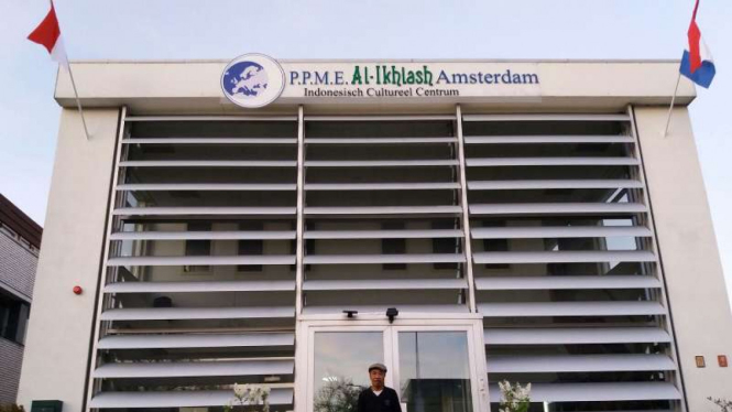 Gedung Persatuan Pemuda Muslim Eropa Al-Ikhlash di Amsterdam, Belanda.