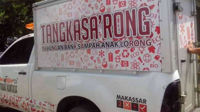 Kendaraan operasional Tangkasarong untuk pengelolaan sampah sebagai bagian program Bank Sampah milik Pemerintah Kota Makassar, Sulawesi Selatan.